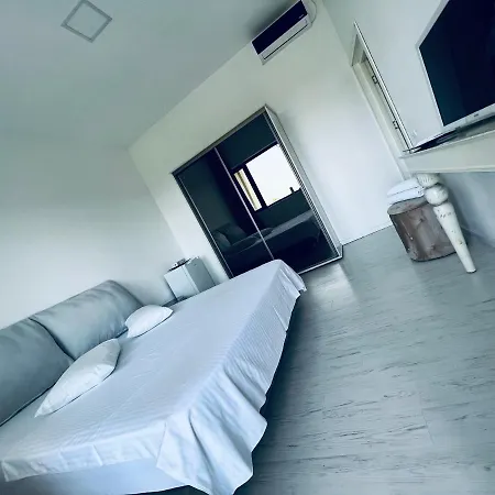 Cazare Mamaia Nord Gabriela בית הארחה Năvodari