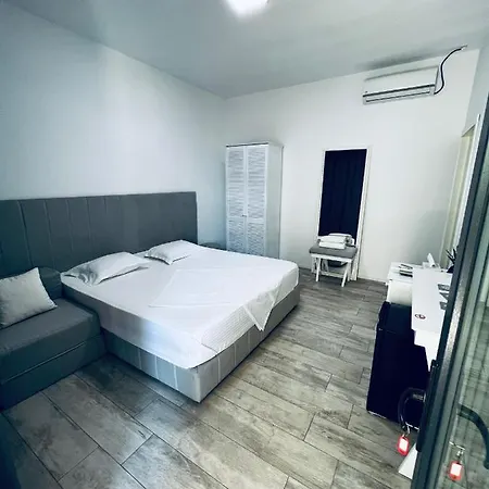 Cazare Mamaia Nord Gabriela בית הארחה *