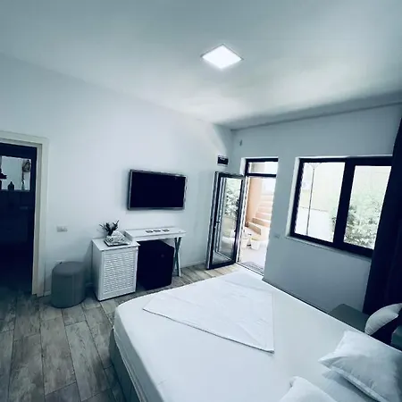 Cazare Mamaia Nord Gabriela בית הארחה *